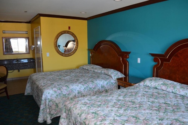 Cloud 9 Inn LAX image 14